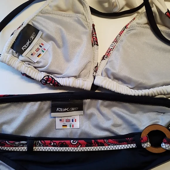 3/$25 Reebok BIKINI Size S 2 PIECE BLACK WHITE RED SEQUIN FLOWER - Picture 5 of 5